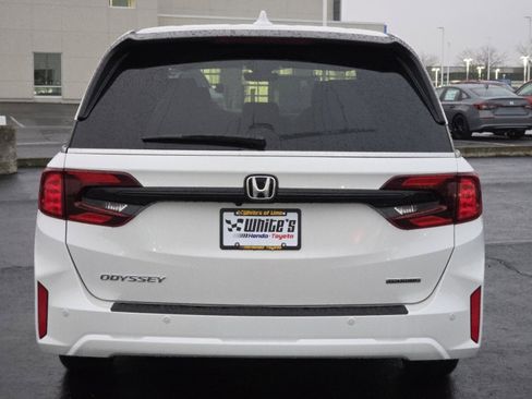 New 2026 Honda Odyssey Touring image 18