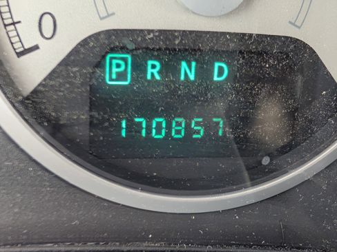Used 2010 Chrysler Town & Country Touring FWD image 9