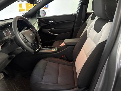 Used 2025 Chevrolet Trax RS w/ Driver Confidence Package FWD image 10