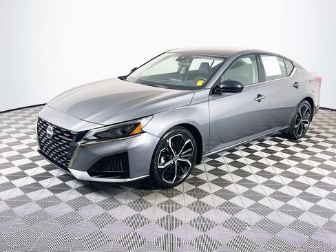 Used 2023 Nissan Altima 2.5 SR FWD image 4