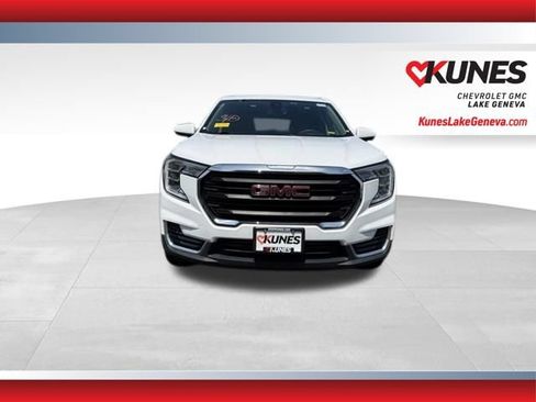 Used 2024 GMC Terrain SLE FWD image 8