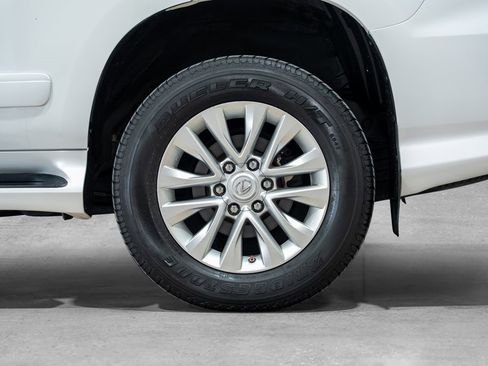 Used 2017 Lexus GX 460 Premium w/ Premium Package image 26