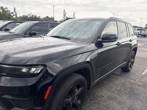 Used 2023 Jeep Grand Cherokee Altitude AWD/4WD image 4