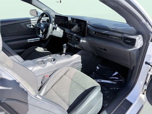 Used 2024 Ford Mustang Convertible image 38