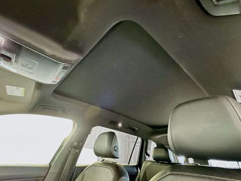 Used 2021 Volkswagen Tiguan SE R-Line image 21