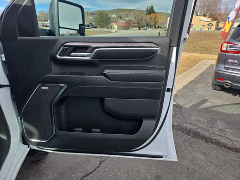 Used 2024 Chevrolet Silverado 2500 LTZ w/ LTZ Convenience Package image 29