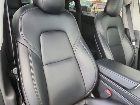 Used 2021 Tesla Model Y Long Range image 17