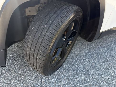 Used 2018 Jeep Cherokee Latitude w/ Altitude Package FWD image 23