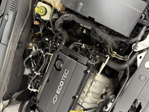 Used 2011 Chevrolet Cruze LS image 27