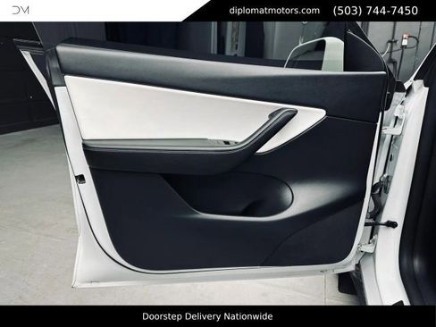 Used 2021 Tesla Model Y Long Range AWD/4WD image 24