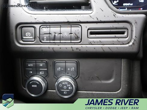 Used 2024 GMC Yukon SLT AWD/4WD image 32