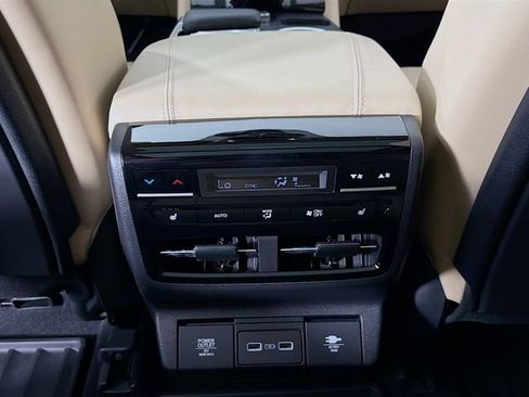 Used 2024 Acura MDX SH-AWD w/ Advance Package image 32