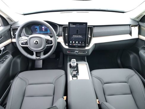 New 2026 Volvo XC90 T8 Plus w/ Protection Package Premier AWD/4WD image 4