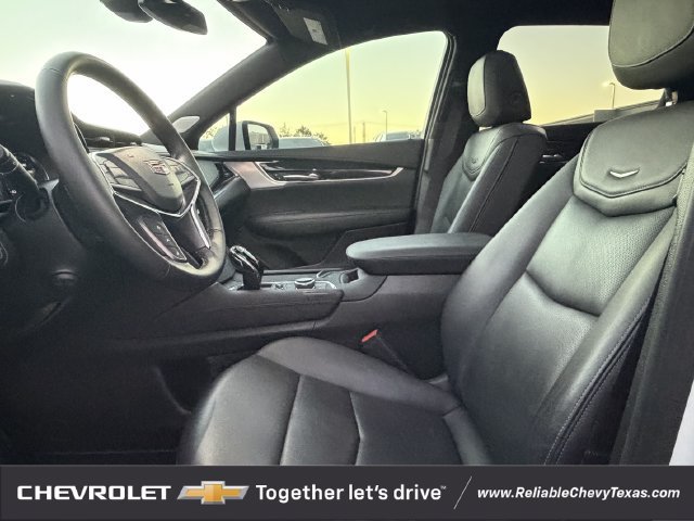 Used 2025 Cadillac XT5 Premium Luxury w/ LPO, Floor Liner Package AWD/4WD image 32