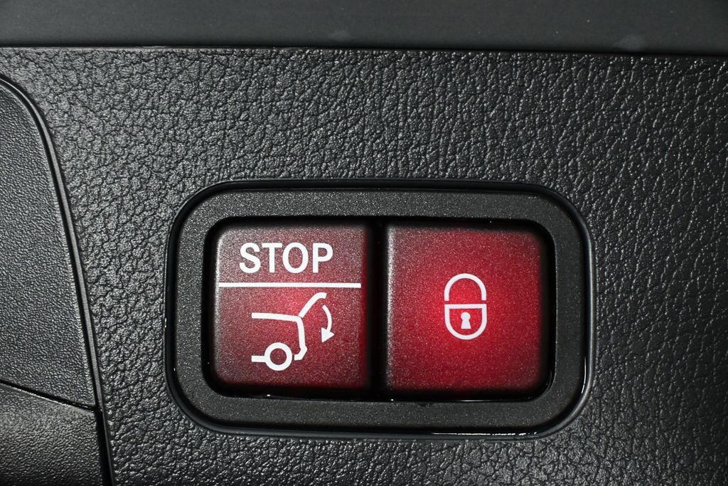 Certified 2023 Mercedes-Benz GLB 250 4MATIC image 31