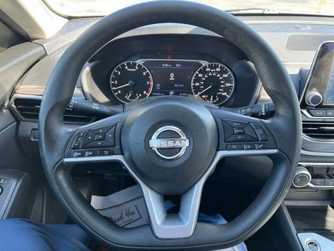Used 2025 Nissan Altima 2.5 SV FWD image 22