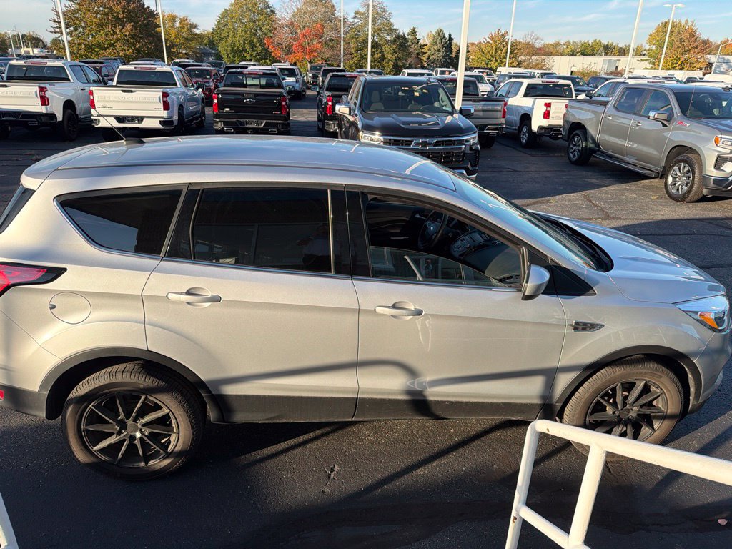 Used 2017 Ford Escape SE FWD image 11