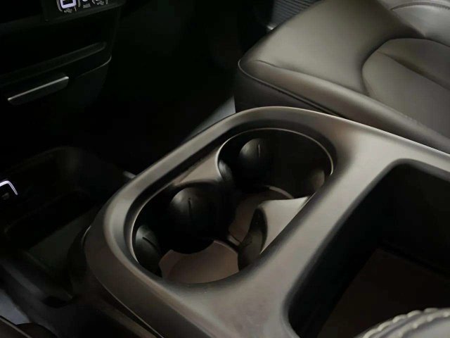 Used 2025 Chrysler Pacifica Select FWD image 55