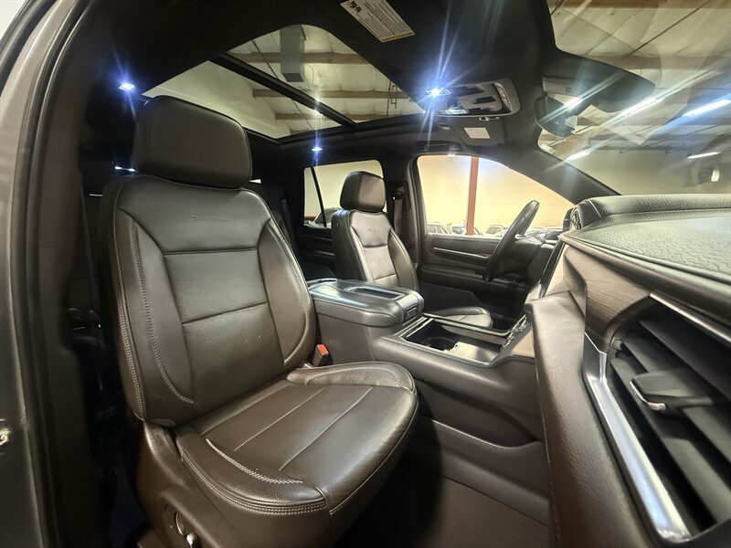 Used 2021 GMC Yukon Denali w/ Denali Premium Package AWD/4WD image 16