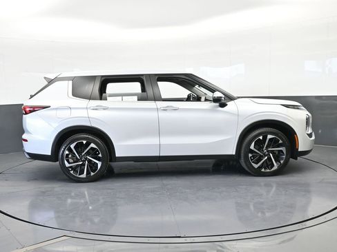 Used 2022 Mitsubishi Outlander ES image 7