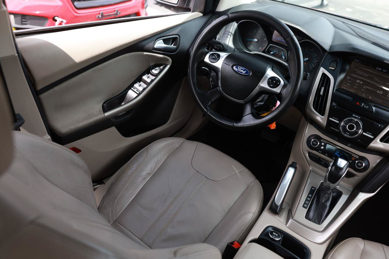 Used 2012 Ford Focus SEL FWD image 21