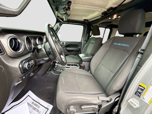 Used 2021 Jeep Wrangler Unlimited Rubicon 4xe w/ Cold Weather Group AWD/4WD image 23