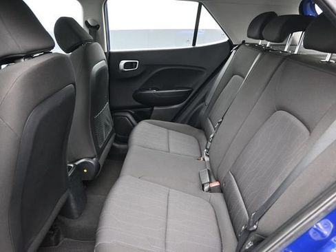 Used 2022 Hyundai Venue SE FWD image 11