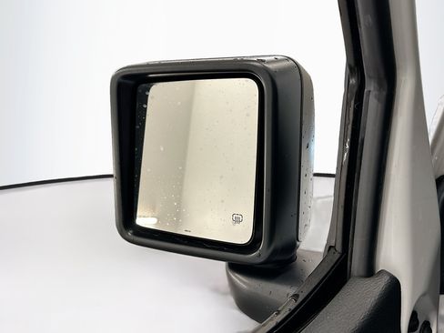 Used 2025 Jeep Wrangler Unlimited Sahara AWD/4WD image 16