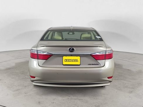 Used 2013 Lexus ES 300h w/ Luxury Pkg FWD image 6