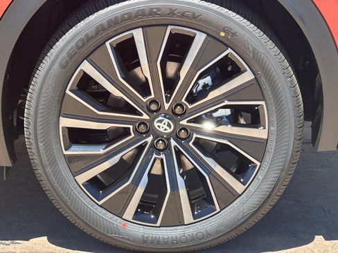 New 2026 Toyota C-HR AWD/4WD image 33