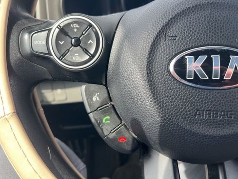 Used 2016 Kia Soul + image 20