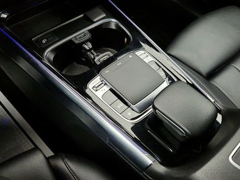 Used 2020 Mercedes-Benz GLB 250 GLB 250 4MATIC SUV w/ Premium Package image 16
