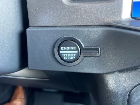 Used 2025 Ford Bronco Badlands AWD/4WD image 15