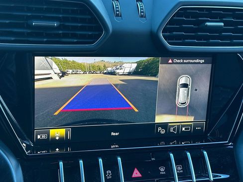 Used 2022 Lamborghini Urus image 16