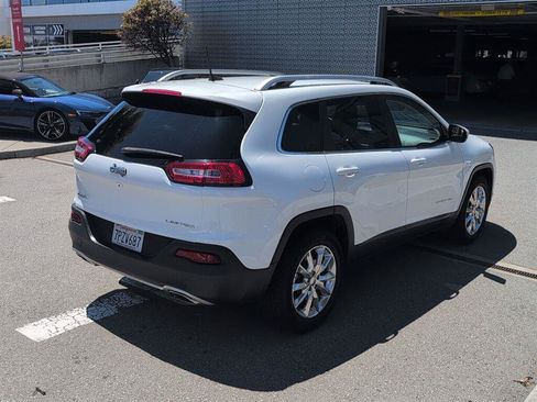Used 2016 Jeep Cherokee Limited w/ Luxury Group AWD/4WD image 7