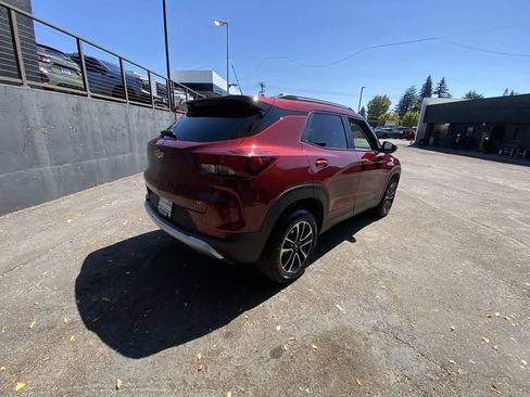 Used 2025 Chevrolet TrailBlazer LT AWD/4WD image 6
