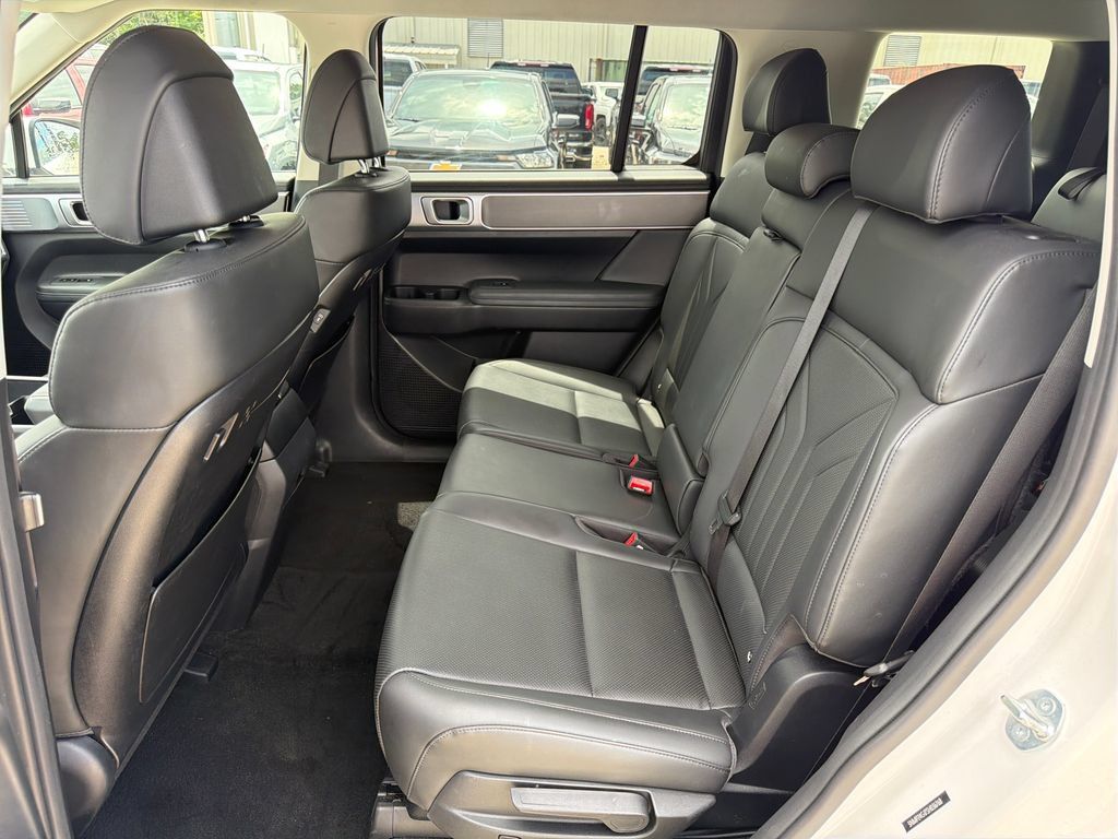 Used 2025 Hyundai Santa Fe SEL FWD image 25