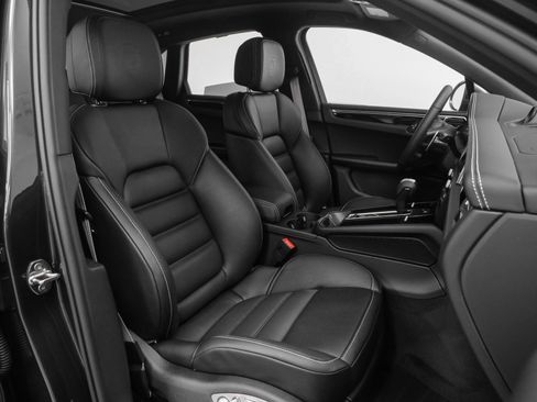 Used 2025 Porsche Macan Turbo image 22