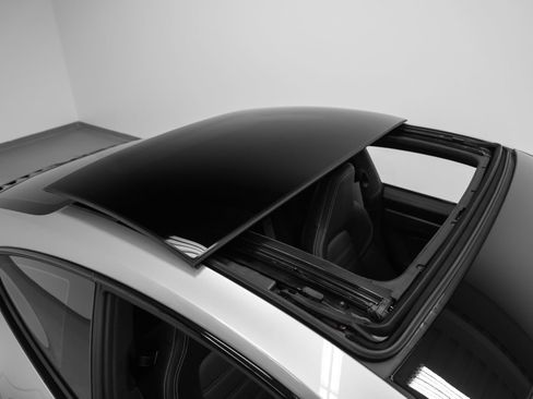 Certified 2025 Porsche 911 Carrera GTS RWD image 34