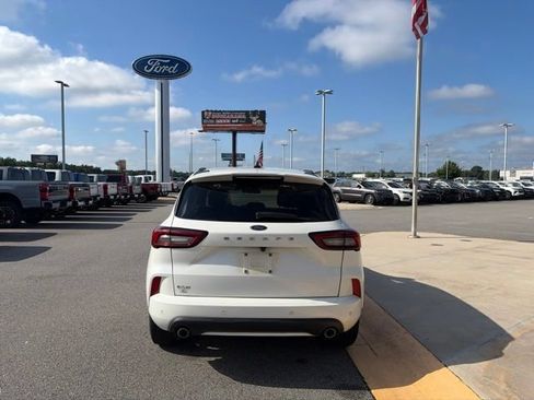 Used 2023 Ford Escape ST-Line w/ Tech Pack #1 FWD image 4