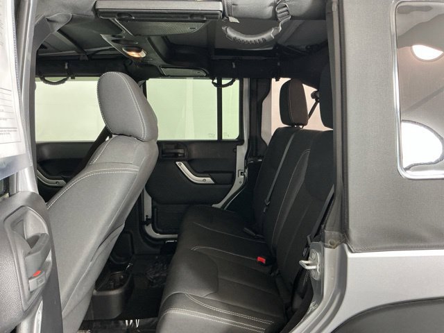 Used 2015 Jeep Wrangler Unlimited Rubicon w/ Connectivity Group AWD/4WD image 22