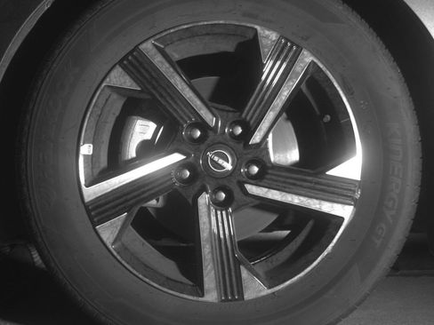 Used 2025 Nissan Sentra SV image 9