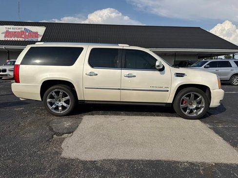 Used 2012 Cadillac Escalade ESV Luxury AWD/4WD image 9