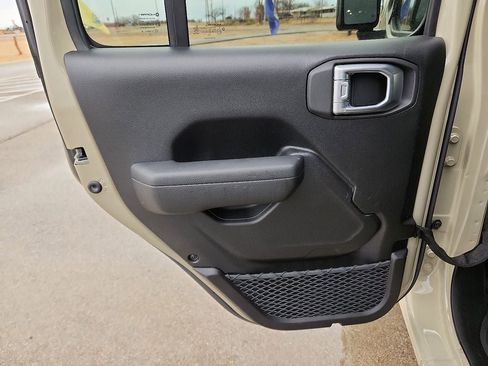 Used 2022 Jeep Gladiator Sport image 12