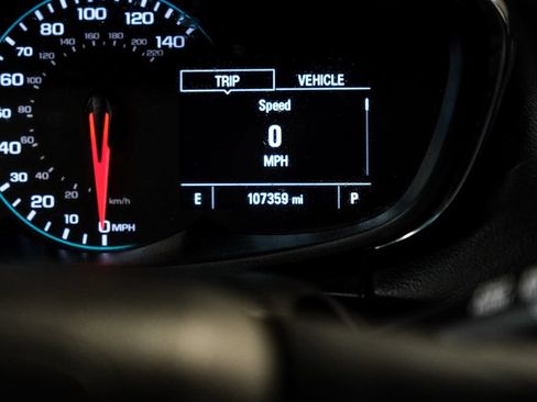 Used 2022 Chevrolet Trax LT w/ LT Convenience Package AWD/4WD image 19