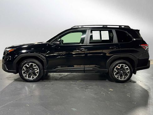 Used 2025 Subaru Forester Premium image 6