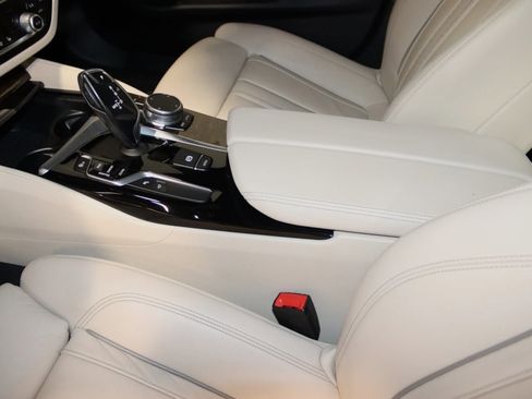 Used 2018 BMW M550i xDrive image 38