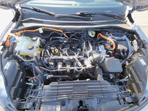 Used 2022 Ford Escape Titanium w/ Class II Trailer Tow Package image 11