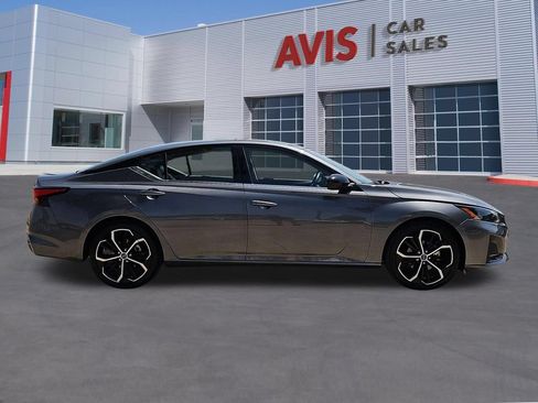 Used 2025 Nissan Altima 2.5 SR FWD image 5