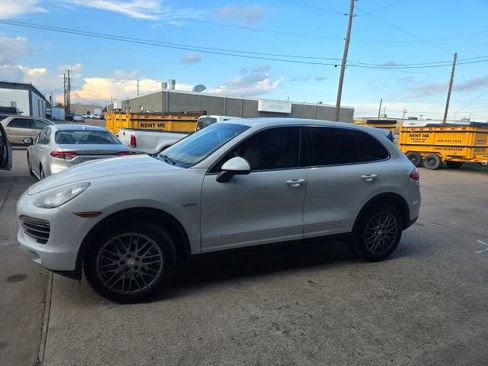 Used 2014 Porsche Cayenne S image 4